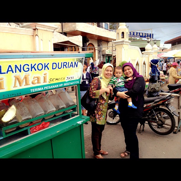 30972_4960652856725_1019175526_n