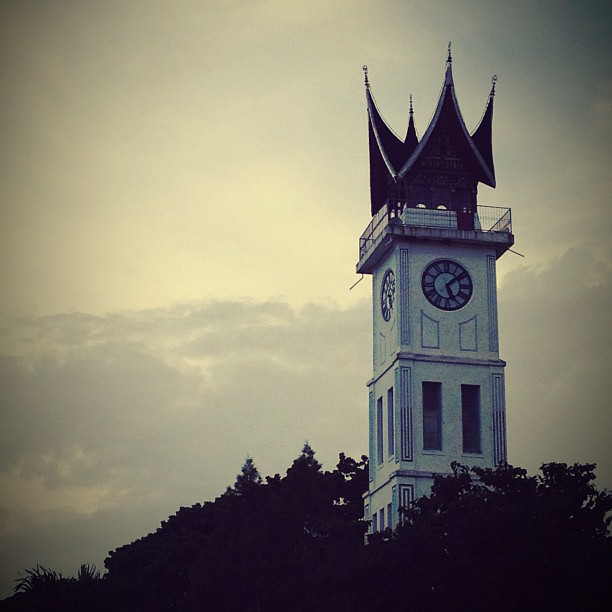 386485_4961114988278_192224542_n